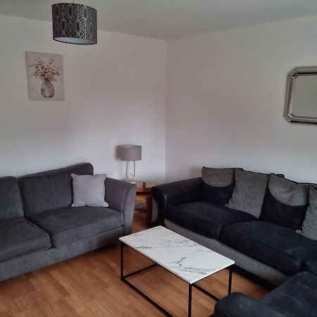 5 Bedroom House - Cheshire Oaks 엘즈미어 포트 외부 사진