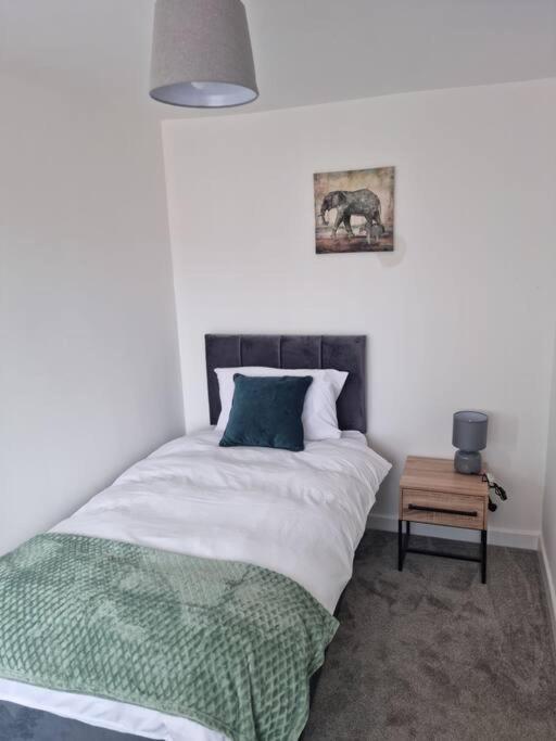 5 Bedroom House - Cheshire Oaks 엘즈미어 포트 외부 사진