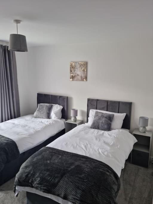 5 Bedroom House - Cheshire Oaks 엘즈미어 포트 외부 사진