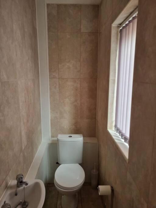 5 Bedroom House - Cheshire Oaks 엘즈미어 포트 외부 사진