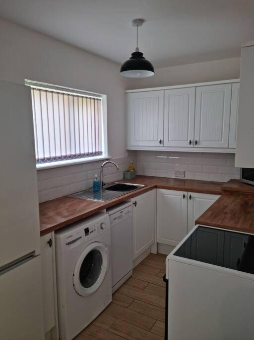 5 Bedroom House - Cheshire Oaks 엘즈미어 포트 외부 사진