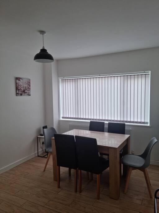 5 Bedroom House - Cheshire Oaks 엘즈미어 포트 외부 사진